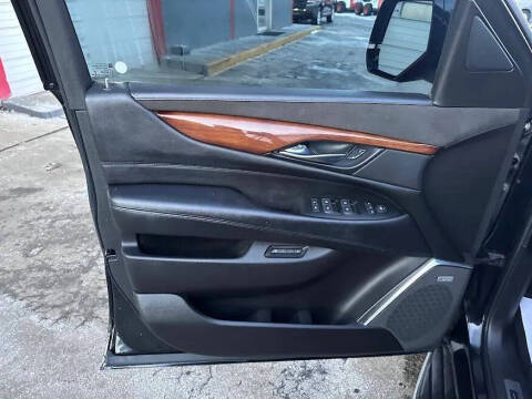 2017 Cadillac Escalade Luxury