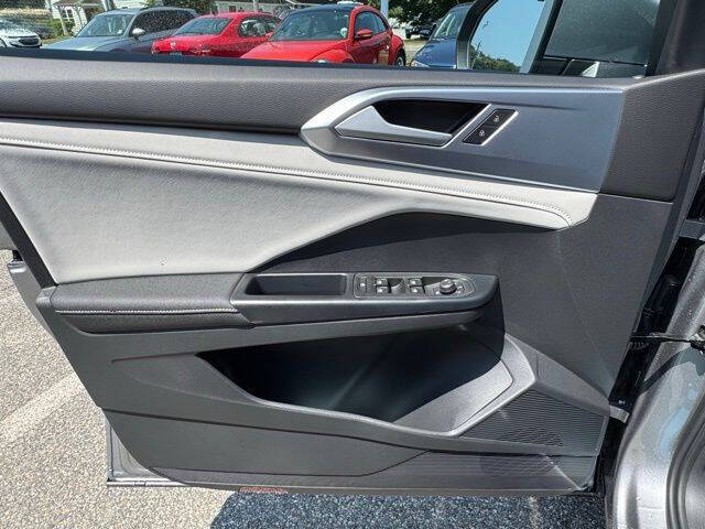 2025 Volkswagen Taos SE 4Motion