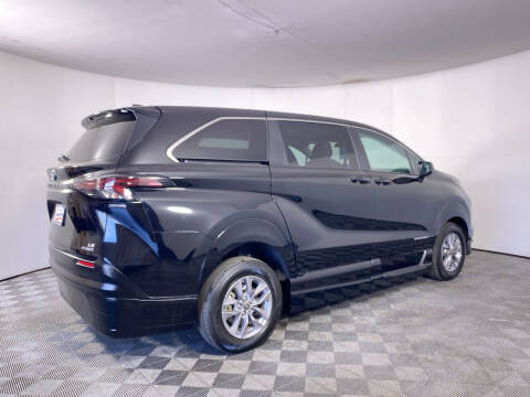 2023 Toyota Sienna LE 8-Passenger