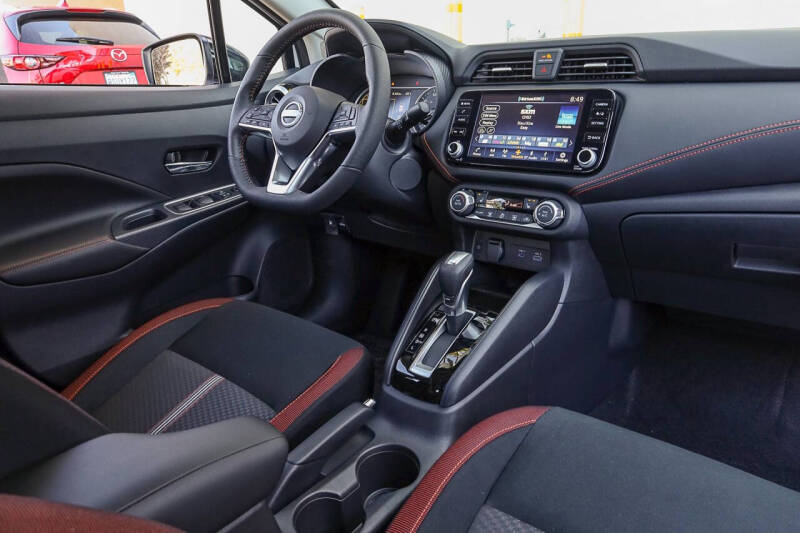 2025 Nissan Versa SR