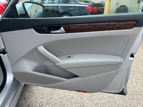 2012 Volkswagen Passat SEL