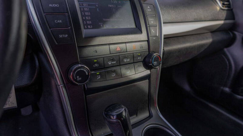 2017 Toyota Camry SE