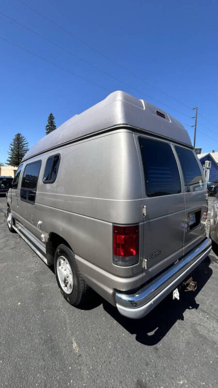 2002 Ford E-Series E-250 SD