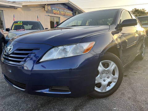 2007 Toyota Camry for sale at Auto Loans and Credit in Hollywood FL