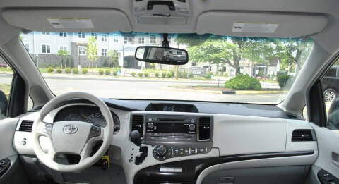 2014 Toyota Sienna LE 8-Passenger