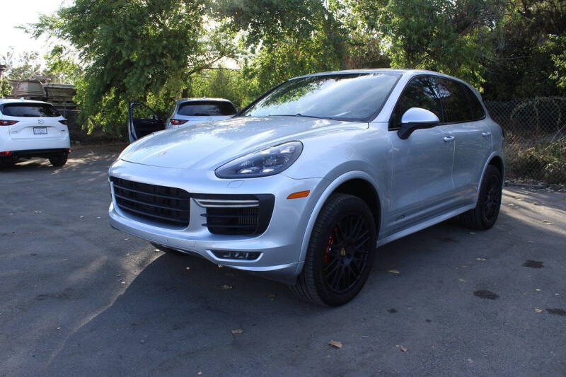 2016 Porsche Cayenne GTS