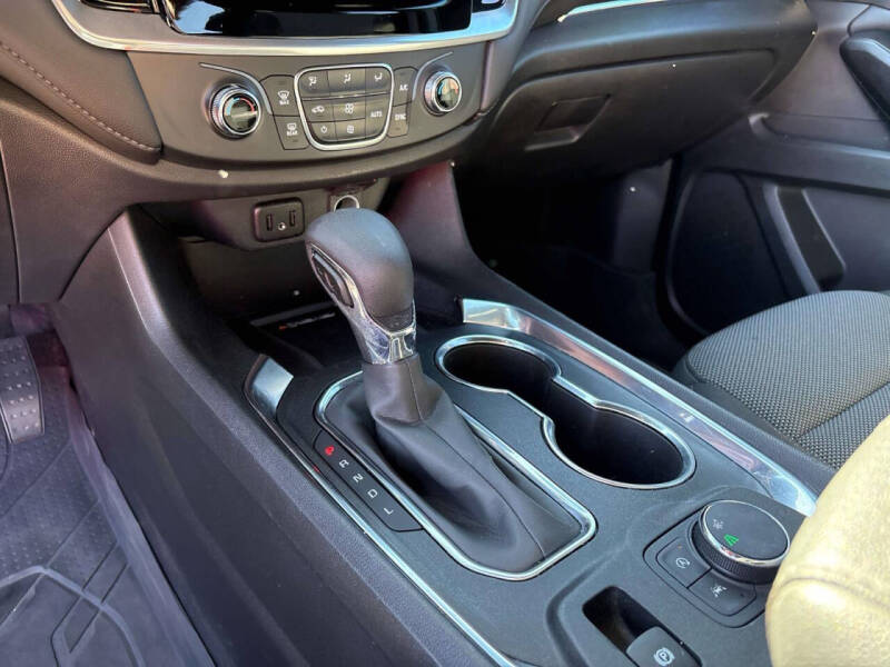 2022 Chevrolet Traverse LT Cloth