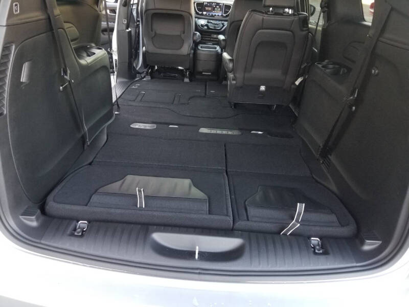 2026 Chrysler Voyager LX