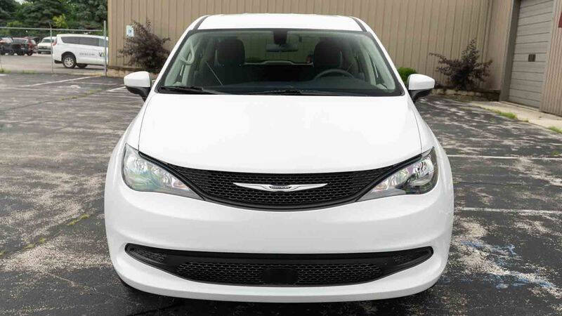 2022 Chrysler Voyager LX