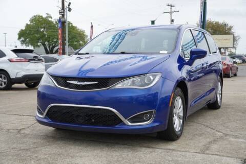 2019 Chrysler Pacifica for sale at Southeast Auto Inc in Walker LA