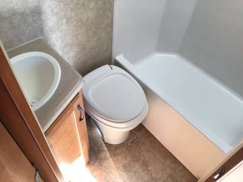 2012 Eagle Cap Adventurer 995 / 20ft