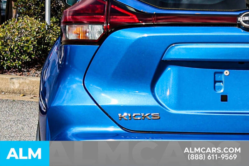 2022 Nissan Kicks SR