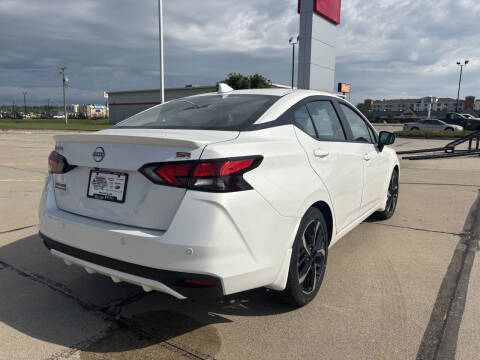2025 Nissan Versa SR