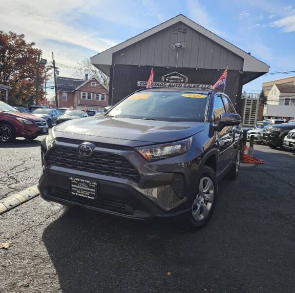 2021 Toyota RAV4 LE's photo