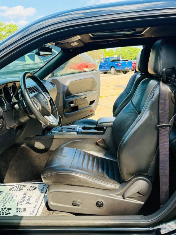 2012 Dodge Challenger SXT Plus