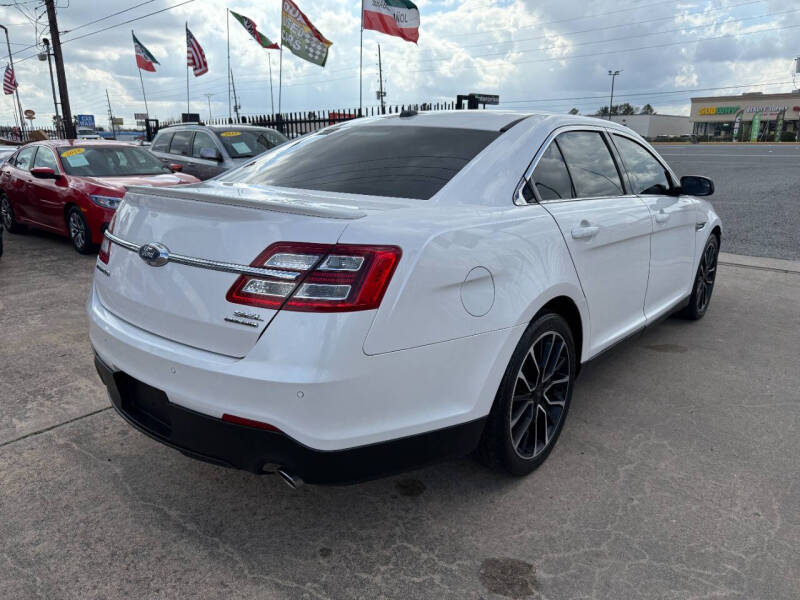 2018 Ford Taurus SEL