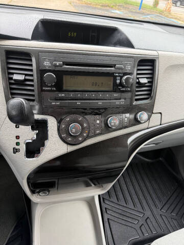 2012 Toyota Sienna Base 7-Passenger