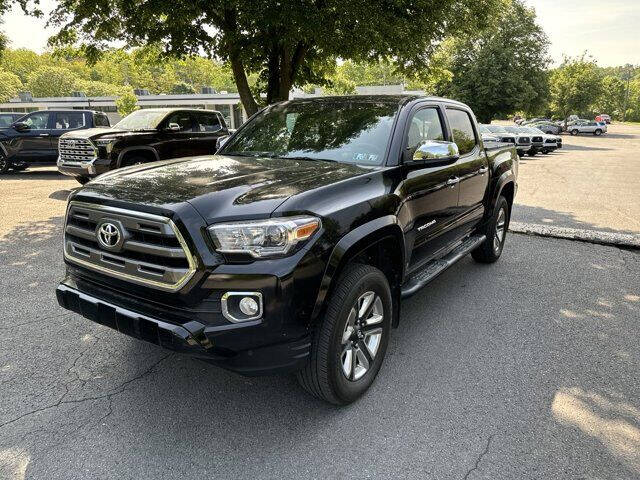 2017 Toyota Tacoma Limited's photo