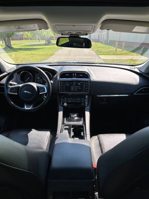 2018 Jaguar F-PACE 25t Prestige