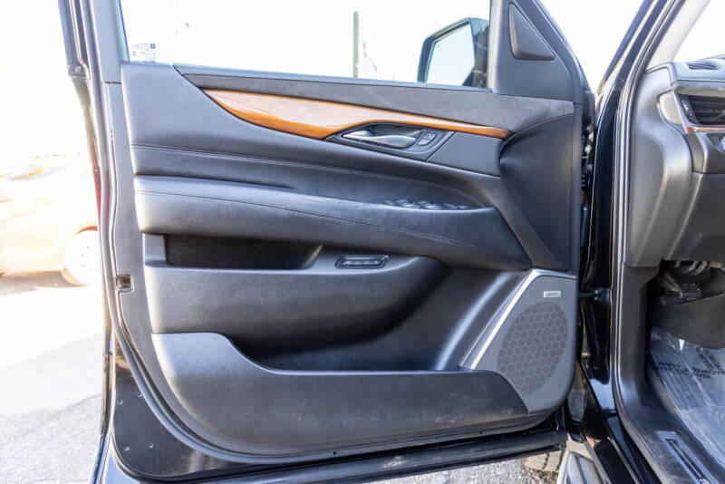 2017 Cadillac Escalade Luxury