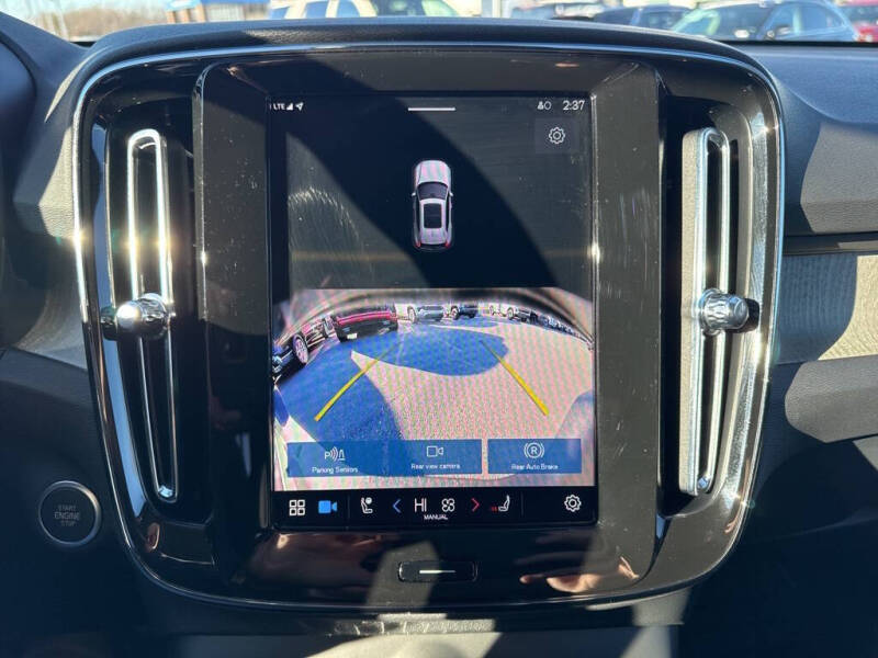 2025 Volvo XC40 B5 Core Bright Theme