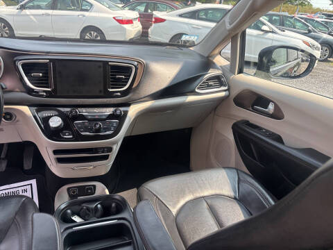 2017 Chrysler Pacifica Touring-L