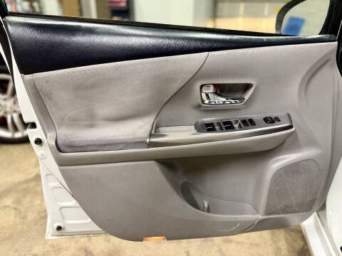 2015 Toyota Prius v Three