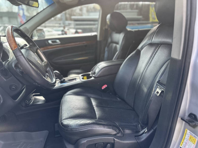 2011 Lincoln MKT