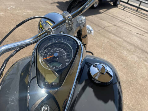 2025 Suzuki C50 (VL800)