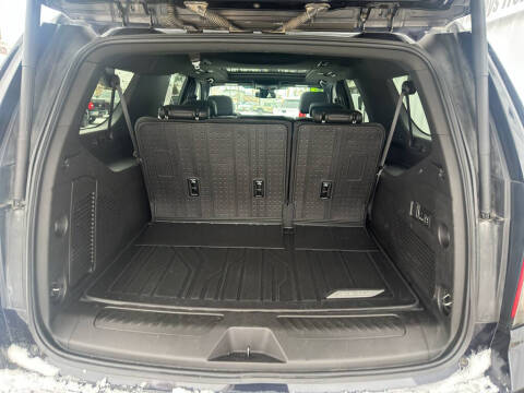 2023 Chevrolet Suburban LT