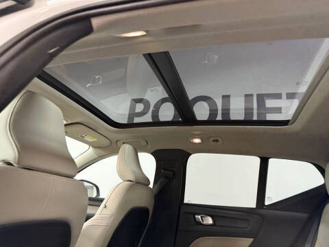 2025 Volvo XC40 B5 Plus Dark Theme