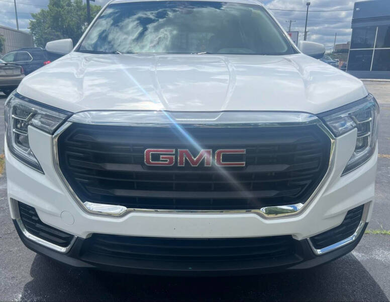 2022 GMC Terrain SLE photo 3