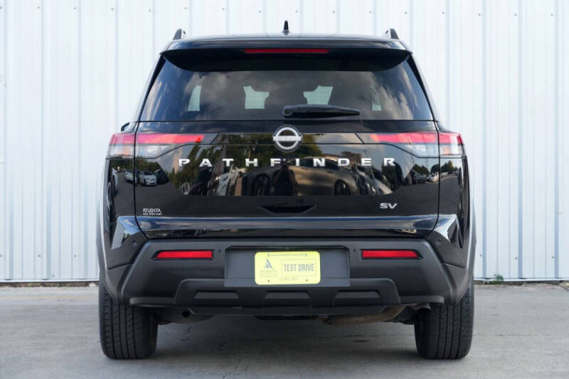 2022 Nissan Pathfinder SV