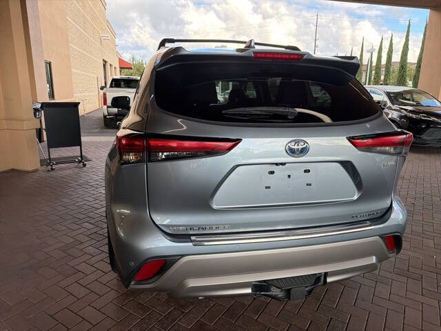 2023 Toyota Highlander Hybrid Platinum