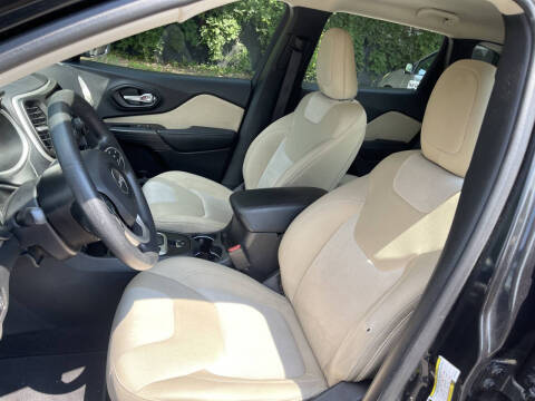 2015 Jeep Cherokee Sport