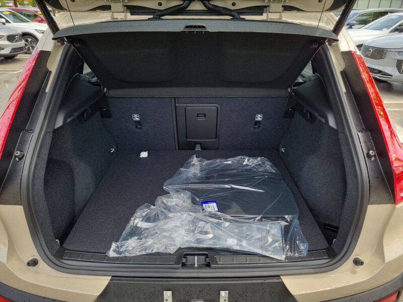 2026 Volvo XC40 B5 Core