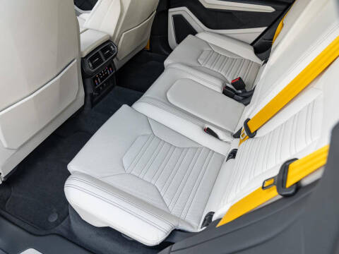2025 Lamborghini Urus SE