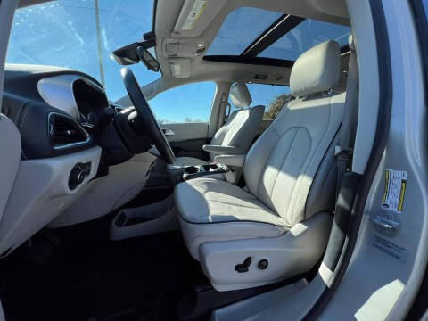 2017 Chrysler Pacifica Hybrid Platinum