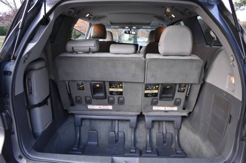 2015 Toyota Sienna XLE photo 17