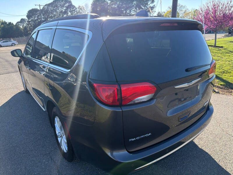 2017 Chrysler Pacifica Touring-L