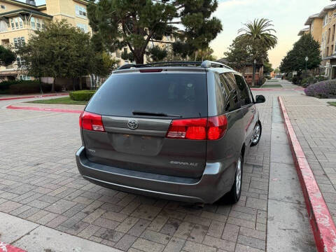 2004 Toyota Sienna XLE 7 Passenger