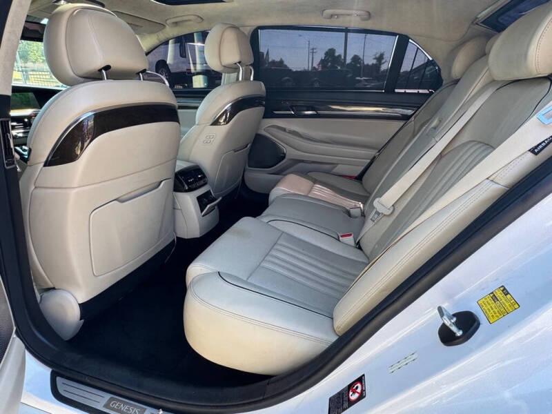 2017 Genesis G90