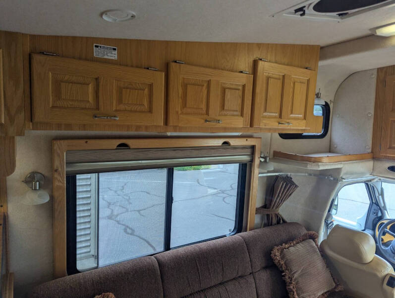 2005 Born Free 26RSB / 26ft