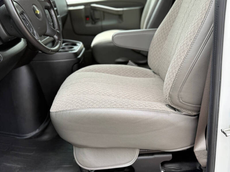 2022 Chevrolet Express 2500