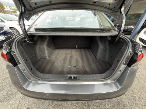 2020 Nissan Versa SR