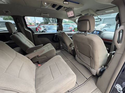 2012 Chrysler Town and Country Touring