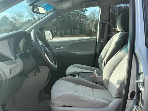 2016 Toyota Sienna LE 8-Passenger