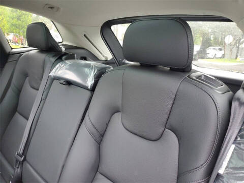 2025 Volvo XC60 B5 Plus Dark Theme