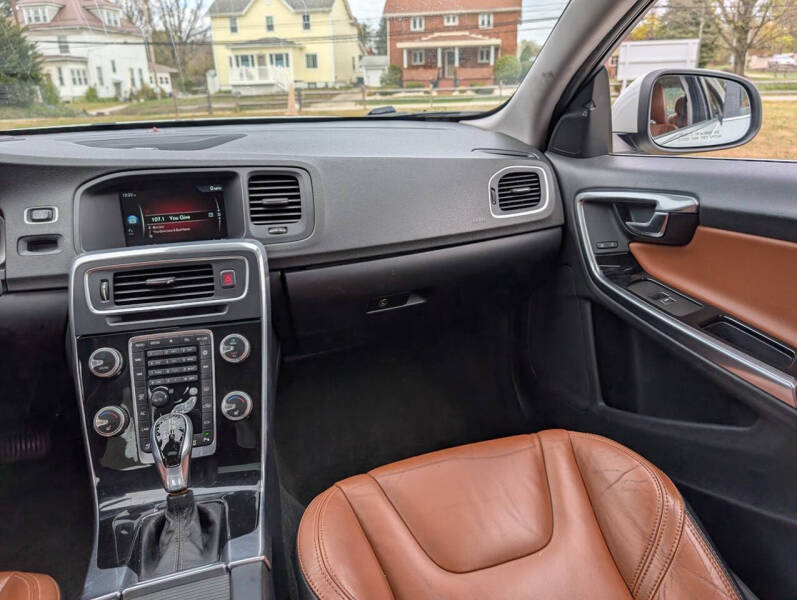 2015 Volvo S60 T6 Drive-E Platinum