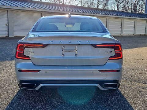 2022 Volvo S60 B5 Momentum